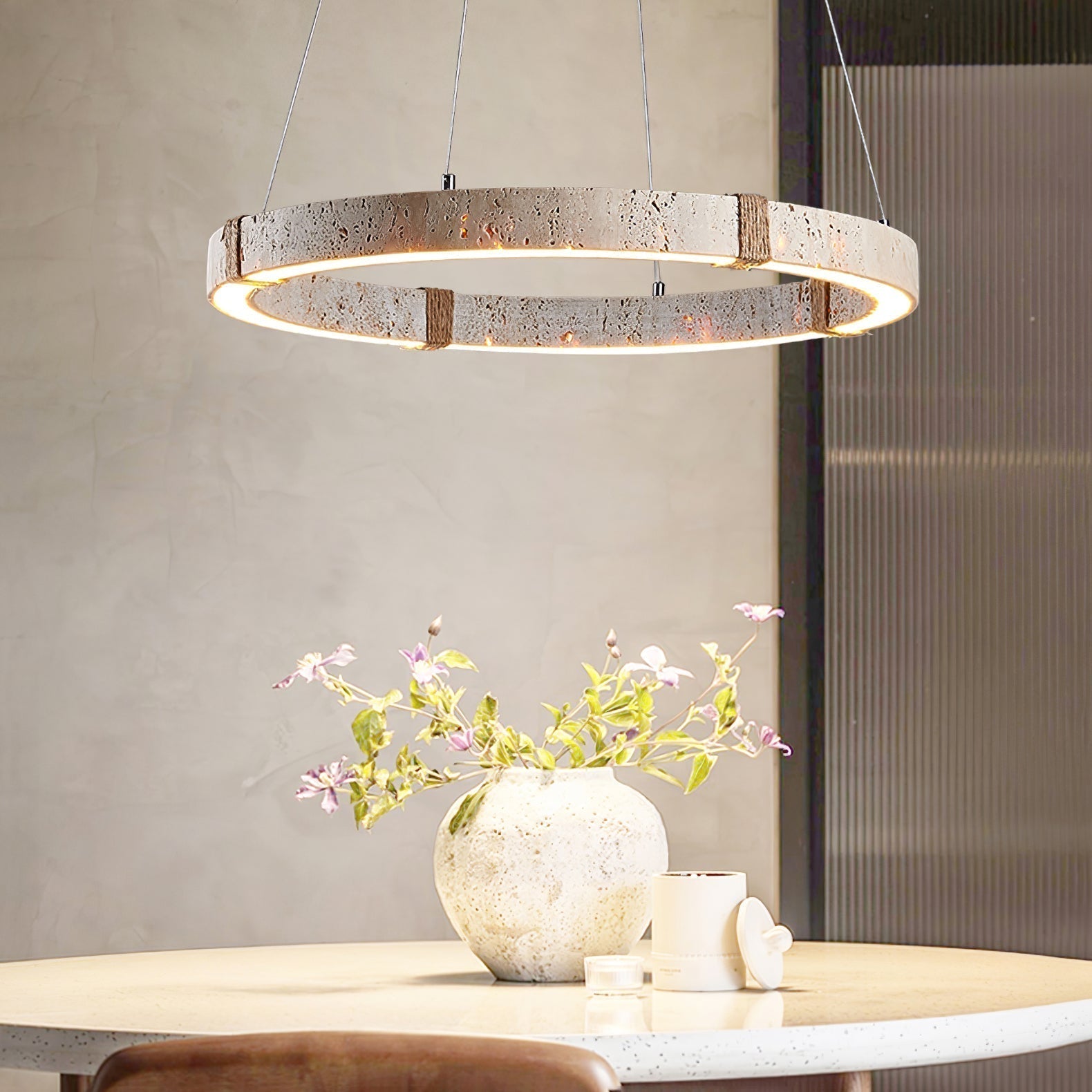 Ritta Lámpara Colgante de Travertino en Forma de Anillo — imagen 5 | Aura Lighting