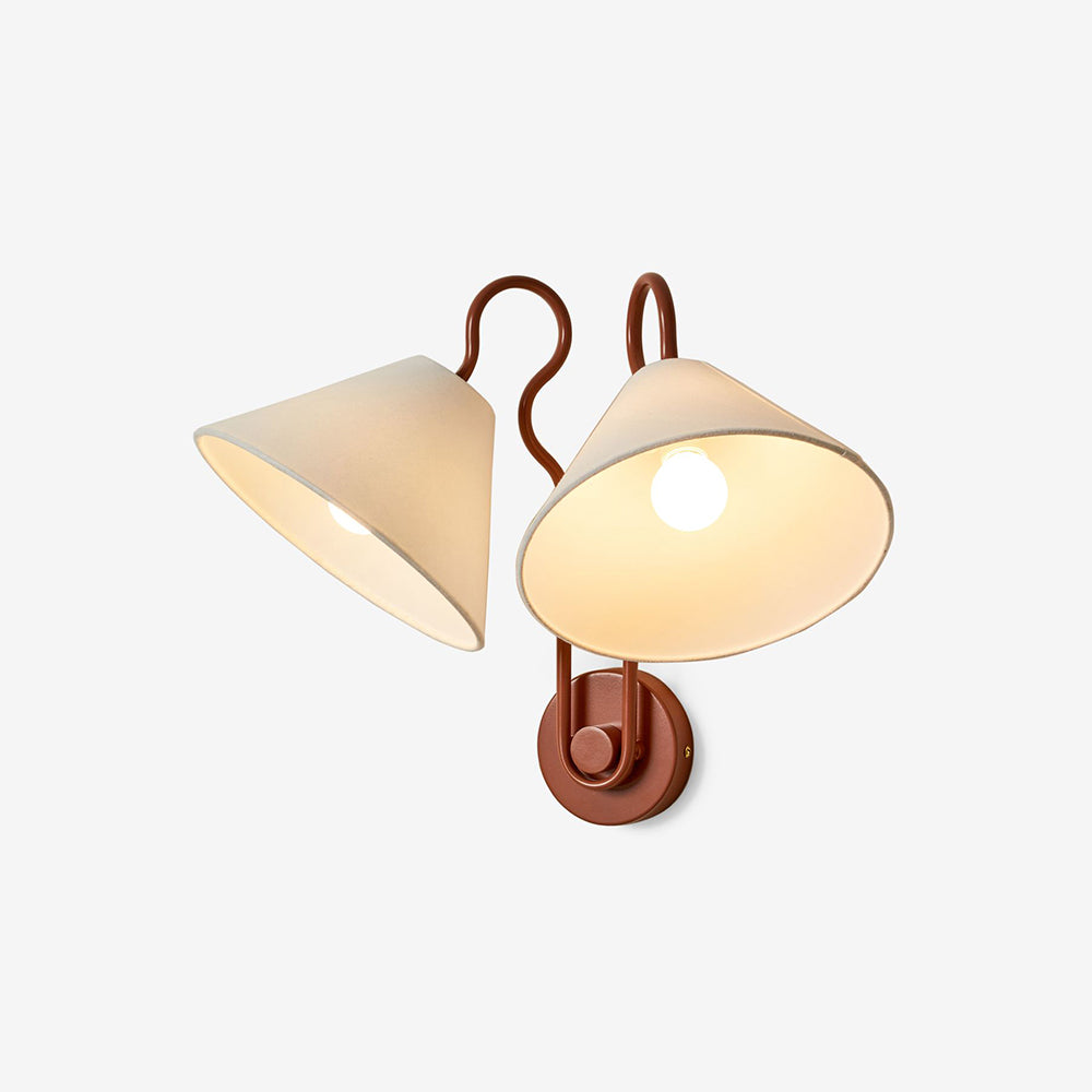 Silva Lámpara de Pared con Dos Pantallas Cónicas Blancas de Tela — imagen 5 | Aura Lighting