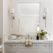 Silva Lámpara de Pared con Pantalla Cónica Blanca de Latón — imagen 16 | Aura Lighting