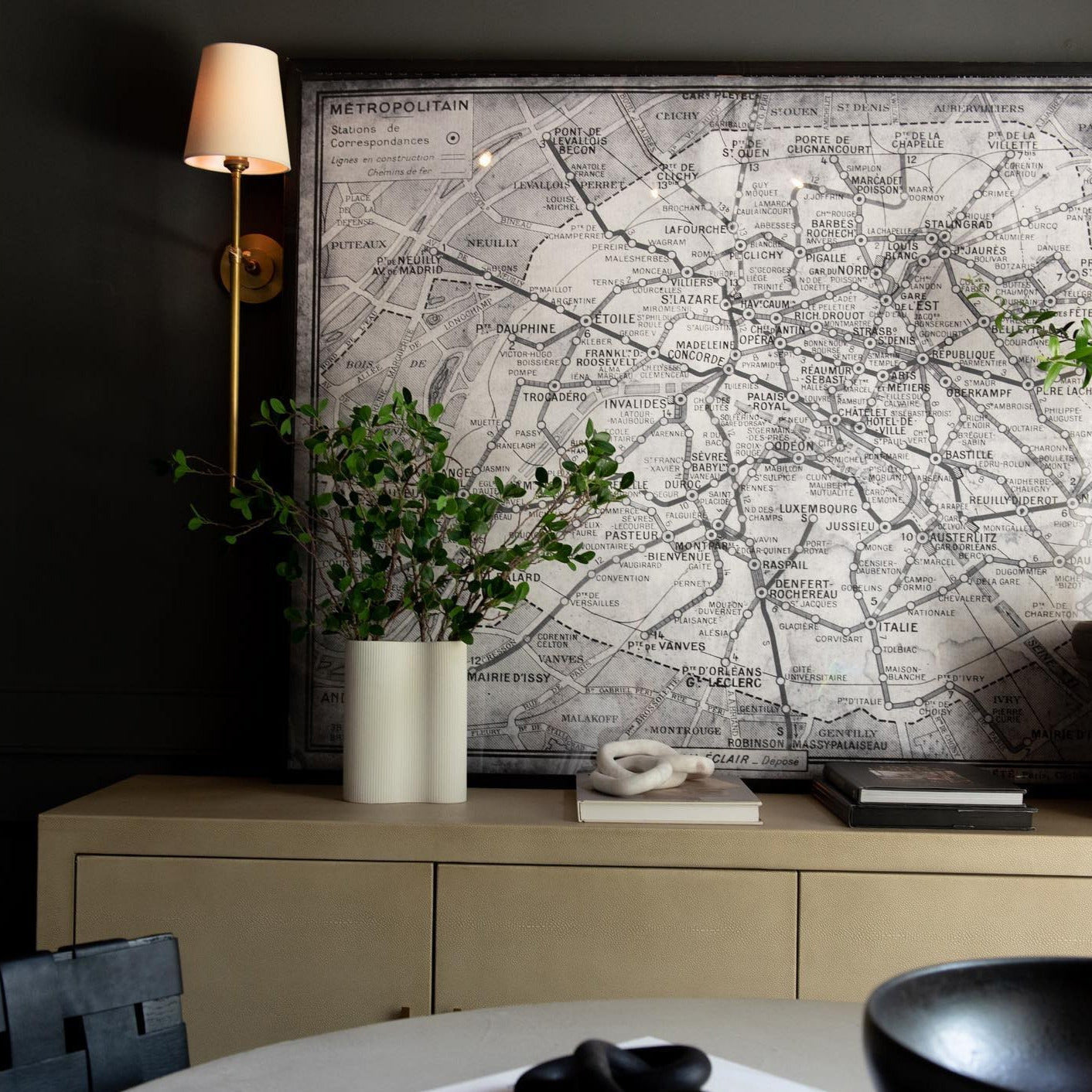 Silva Lámpara de Pared con Pantalla Cónica Blanca de Latón — imagen 19 | Aura Lighting