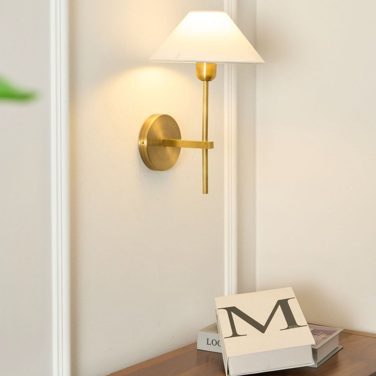 Silva Lámpara de Pared con Pantalla Cónica Blanca de Tela — imagen 10 | Aura Lighting