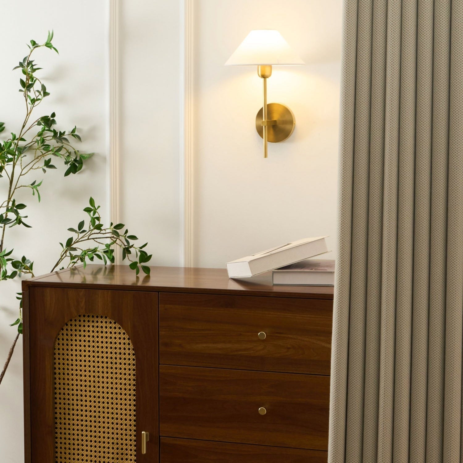 Silva Lámpara de Pared con Pantalla Cónica Blanca de Tela — imagen 12 | Aura Lighting