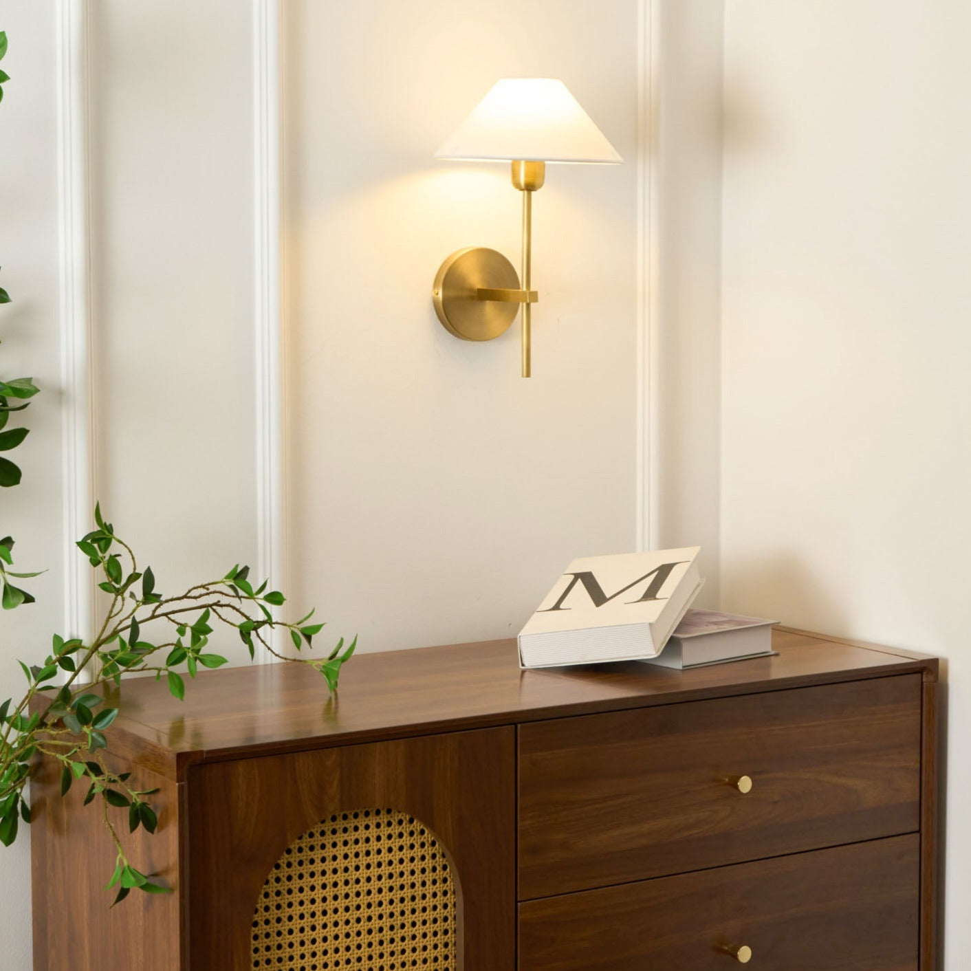 Silva Lámpara de Pared con Pantalla Cónica Blanca de Tela — imagen 13 | Aura Lighting