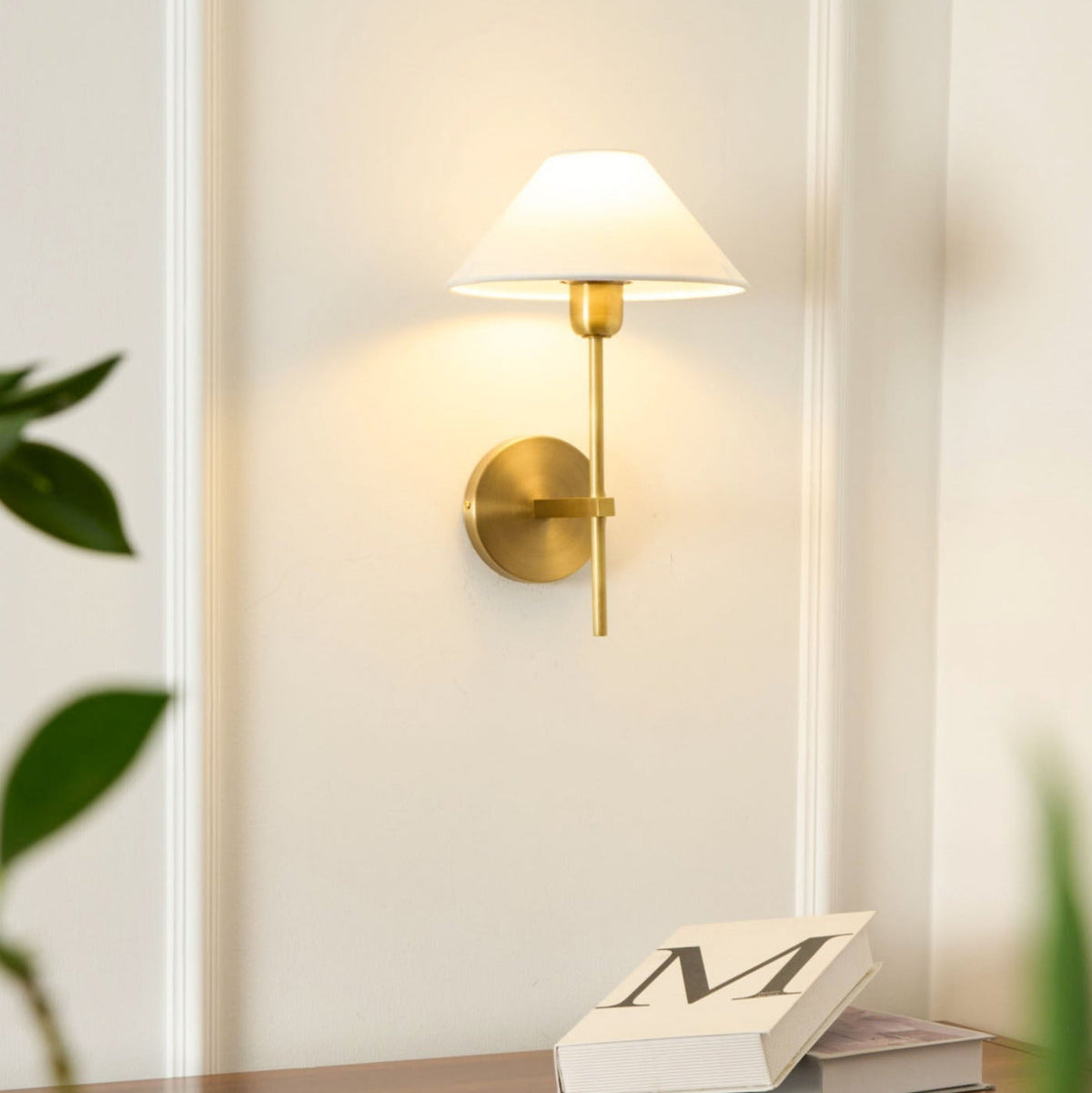 Silva Lámpara de Pared con Pantalla Cónica Blanca de Tela — imagen 15 | Aura Lighting