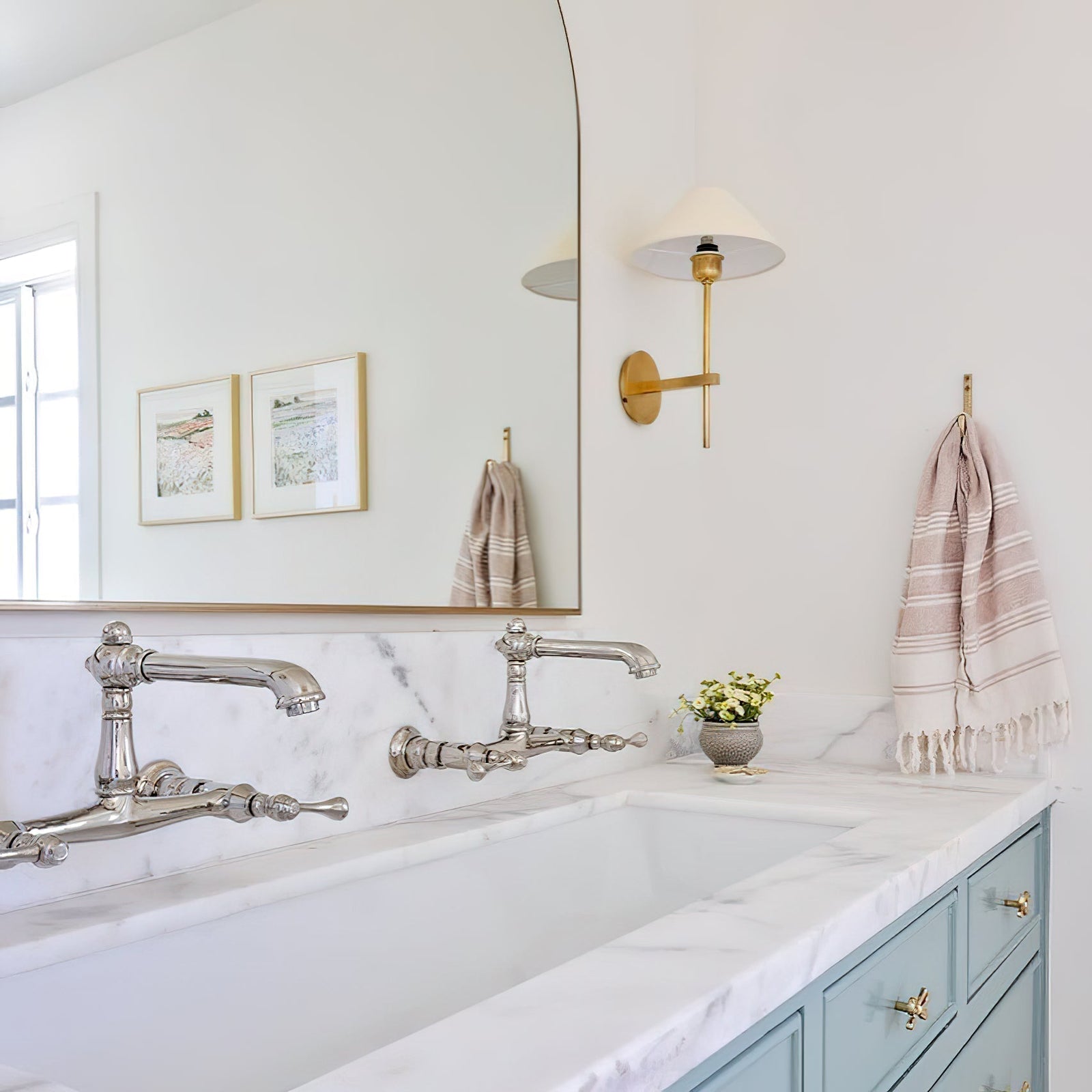 Silva Lámpara de Pared con Pantalla Cónica Blanca de Tela — imagen 30 | Aura Lighting