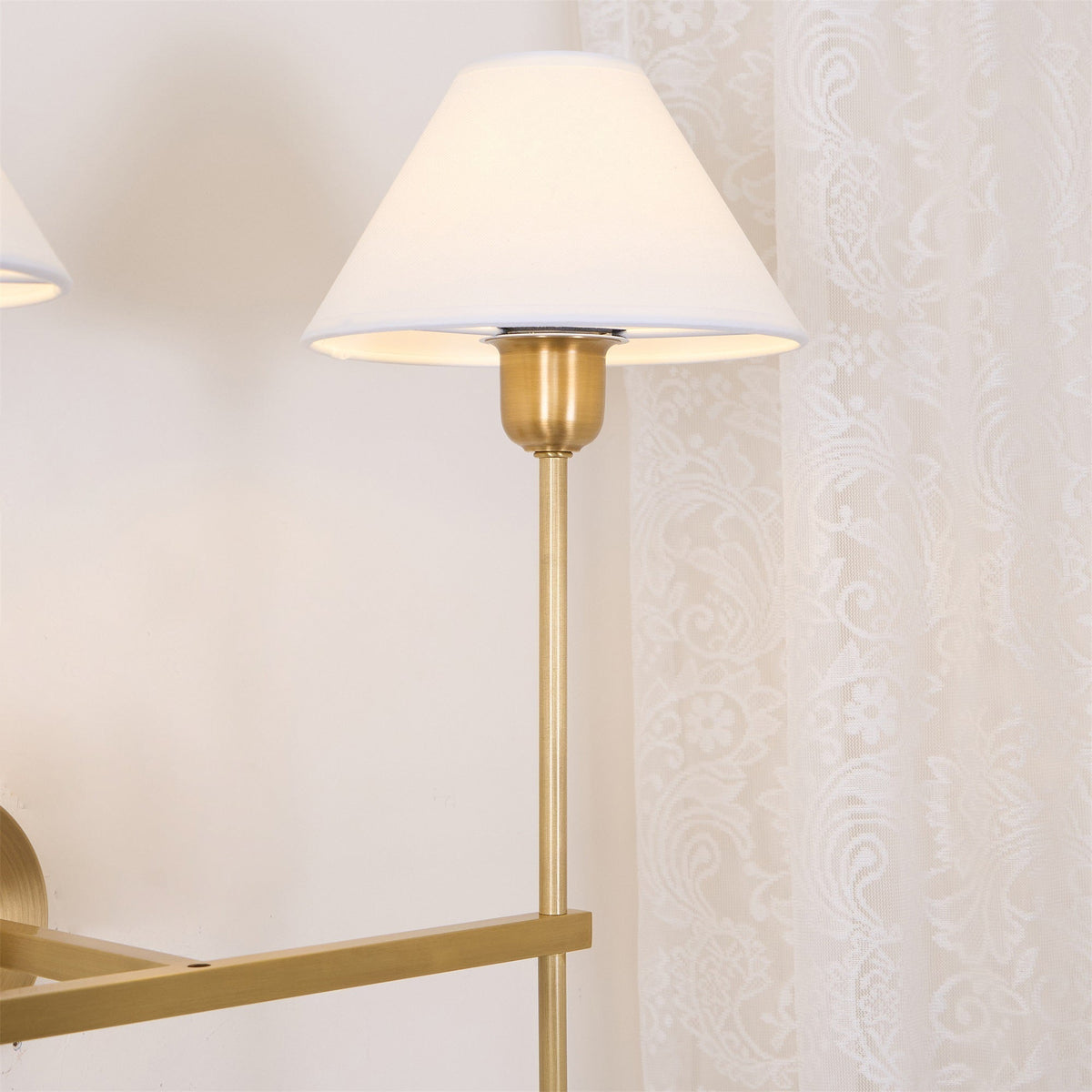 Silva Lámpara de Pared con Pantalla Cónica Blanca de Tela — imagen 43 | Aura Lighting