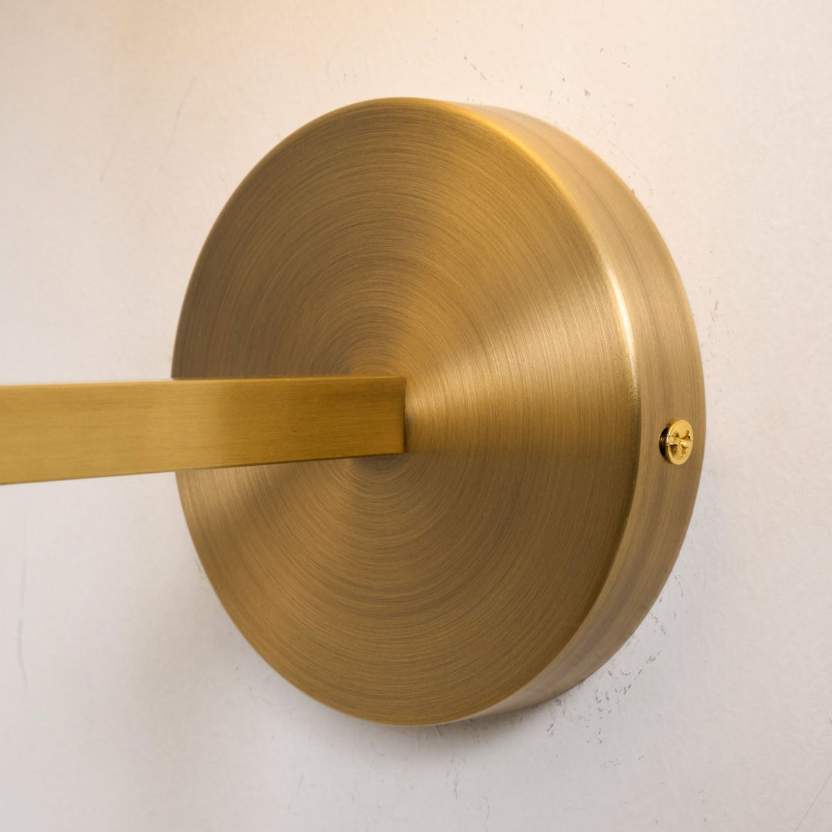 Silva Lámpara de Pared con Pantalla Cónica Blanca de Tela — imagen 47 | Aura Lighting