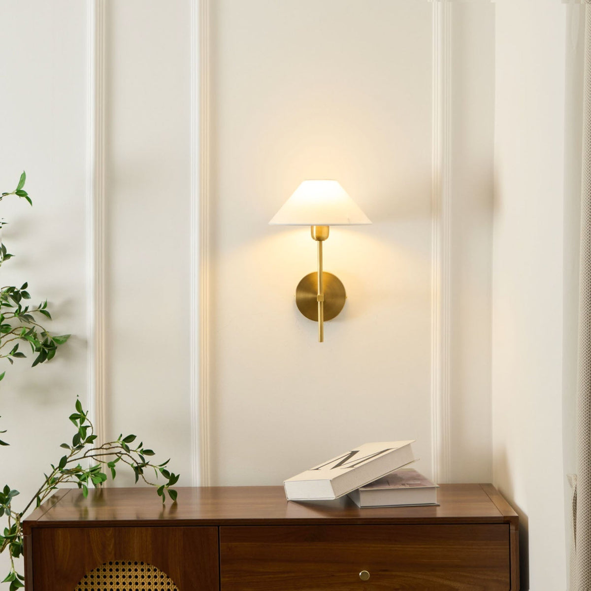 Silva Lámpara de Pared con Pantalla Cónica Blanca de Tela — imagen 7 | Aura Lighting