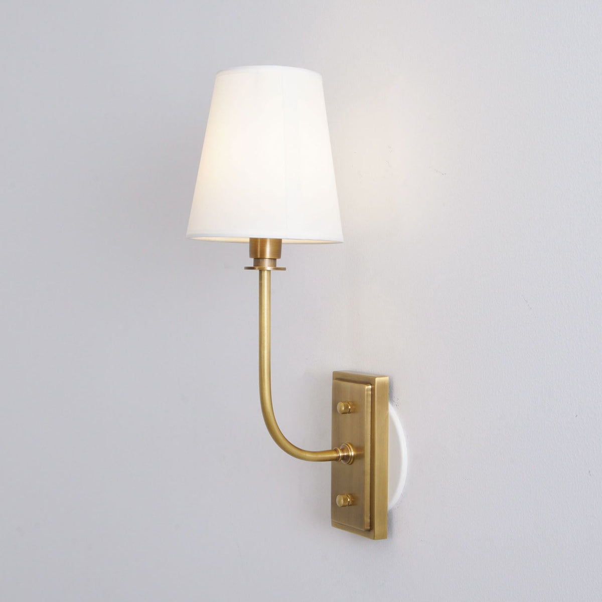 Silva Lámpara de Pared con Pantalla Cónica de Tela — imagen 21 | Aura Lighting