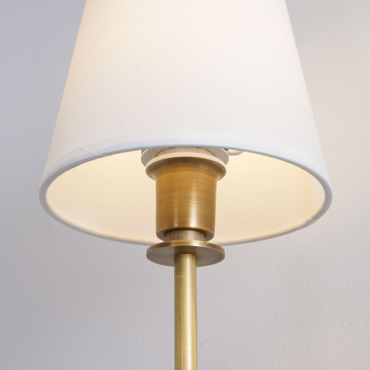 Silva Lámpara de Pared con Pantalla Cónica de Tela — imagen 29 | Aura Lighting