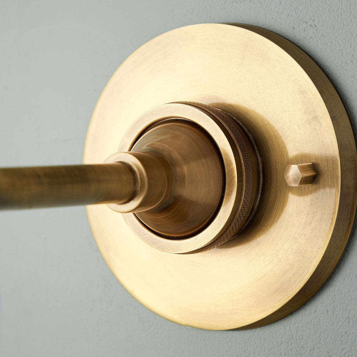 Silva Lámpara de Pared Interior de Latón — imagen 10 | Aura Lighting