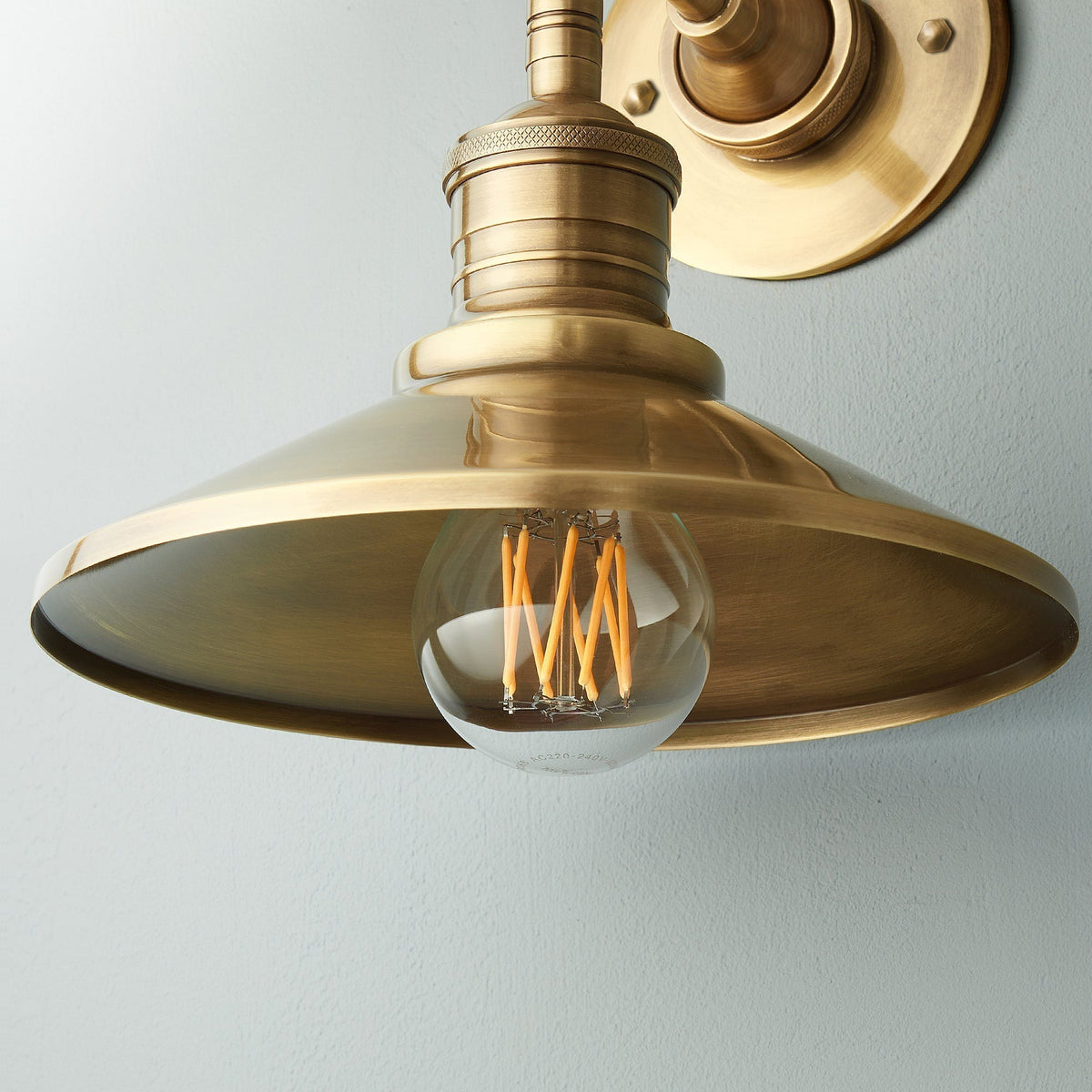 Silva Lámpara de Pared Interior de Latón — imagen 11 | Aura Lighting