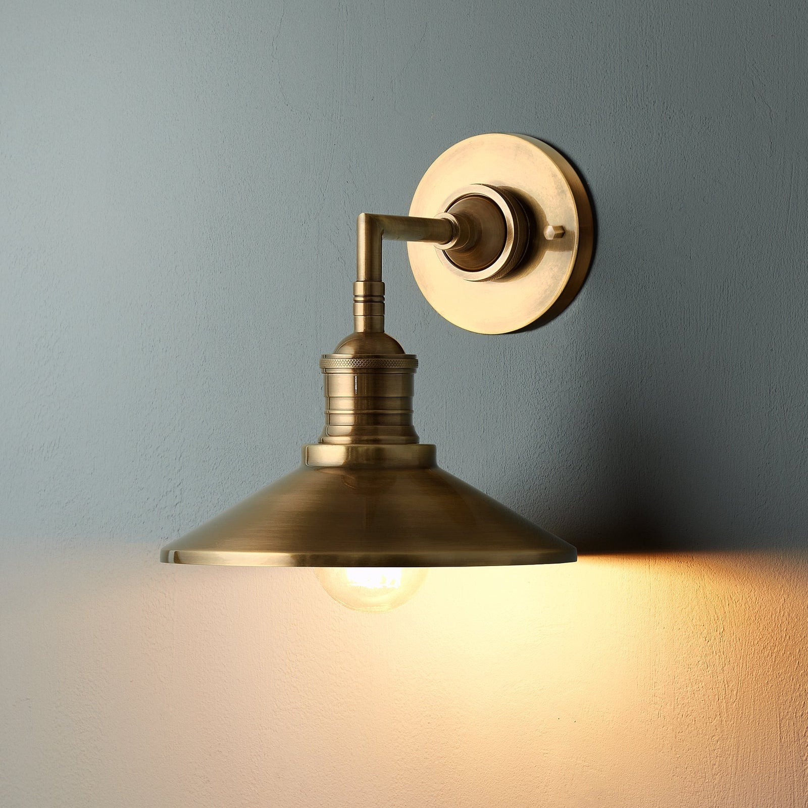 Silva Lámpara de Pared Interior de Latón — imagen 2 | Aura Lighting