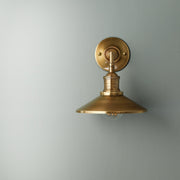Silva Lámpara de Pared Interior de Latón — imagen 5 | Aura Lighting