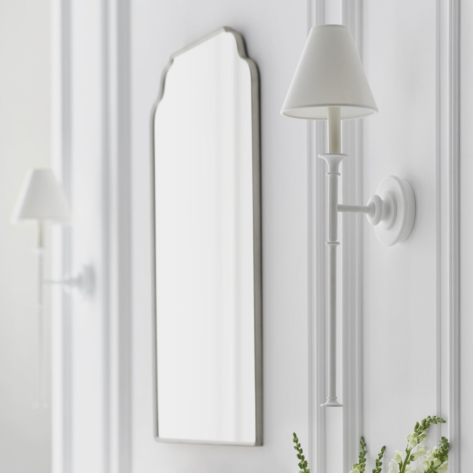 Silva Lámpara de Pared Vintage de Tela con Brazo de Negro/Blanco/Látón — imagen 12 | Aura Lighting