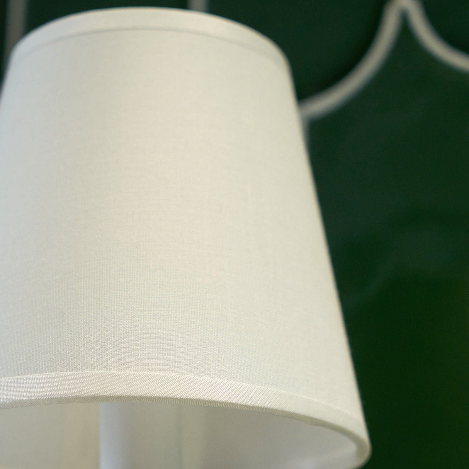 Silva Lámpara de Pared Vintage de Tela con Brazo de Negro/Blanco/Látón — imagen 20 | Aura Lighting