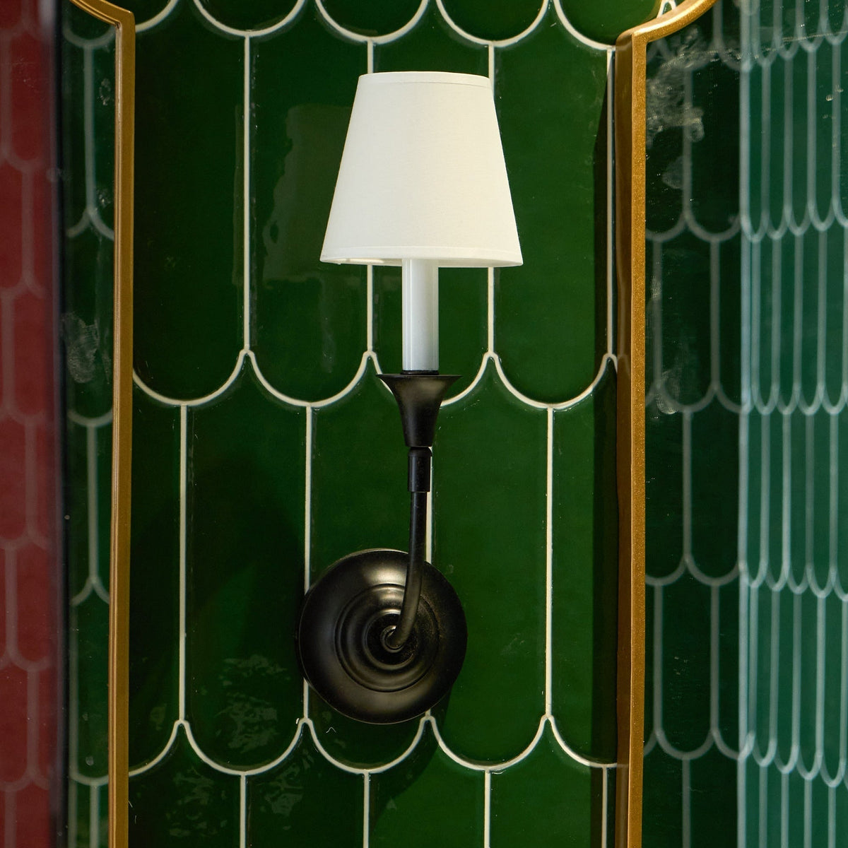 Silva Lámpara de Pared Vintage de Tela con Brazo de Negro/Blanco/Látón — imagen 3 | Aura Lighting