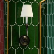 Silva Lámpara de Pared Vintage de Tela con Brazo de Negro/Blanco/Látón — imagen 3 | Aura Lighting