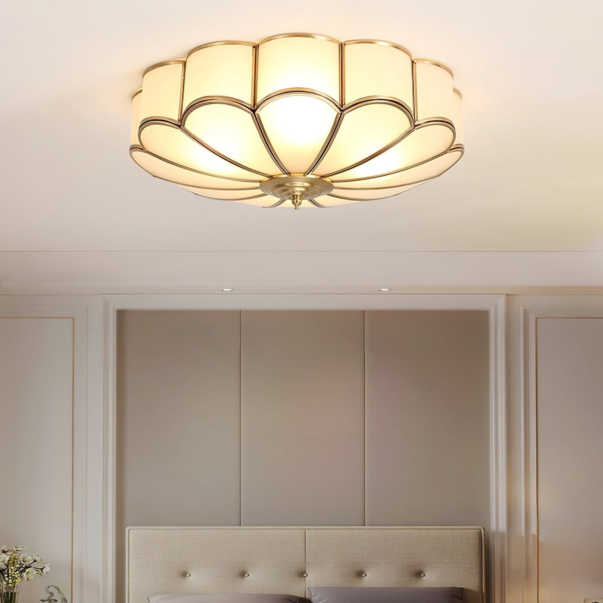 Tiffany Lámpara de Techo en Forma de Flor de Vidrio Esmerilado y Latón — imagen 10 | Aura Lighting