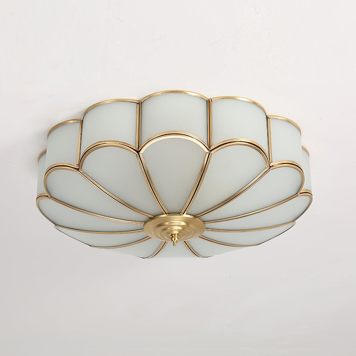 Tiffany Lámpara de Techo en Forma de Flor de Vidrio Esmerilado y Latón — imagen 2 | Aura Lighting