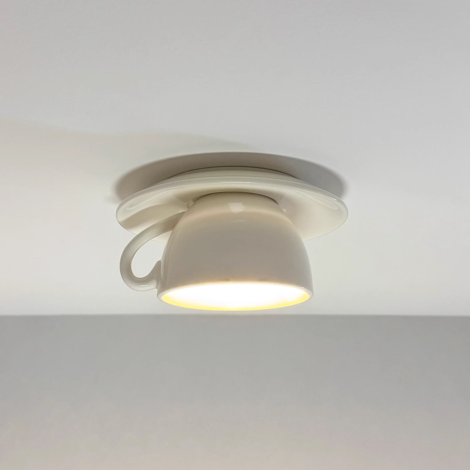 Valentina Lámpara de Techo Modern Coffee Cups Ceramic Flush Azul/Rosa/Amarillo — imagen 19 | Aura Lighting
