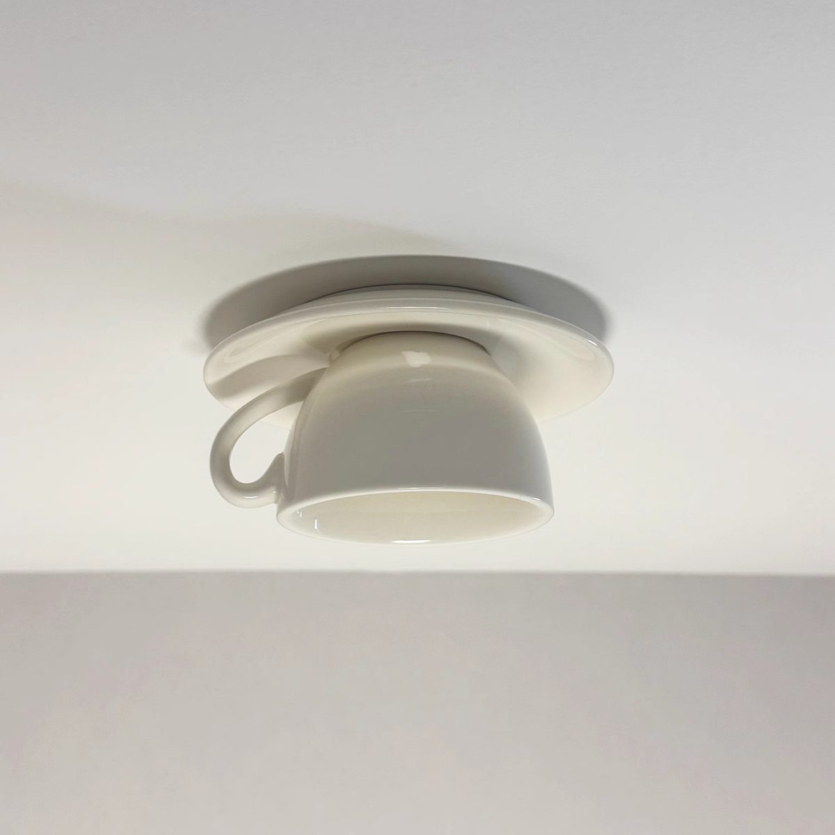 Valentina Lámpara de Techo Modern Coffee Cups Ceramic Flush Azul/Rosa/Amarillo — imagen 20 | Aura Lighting