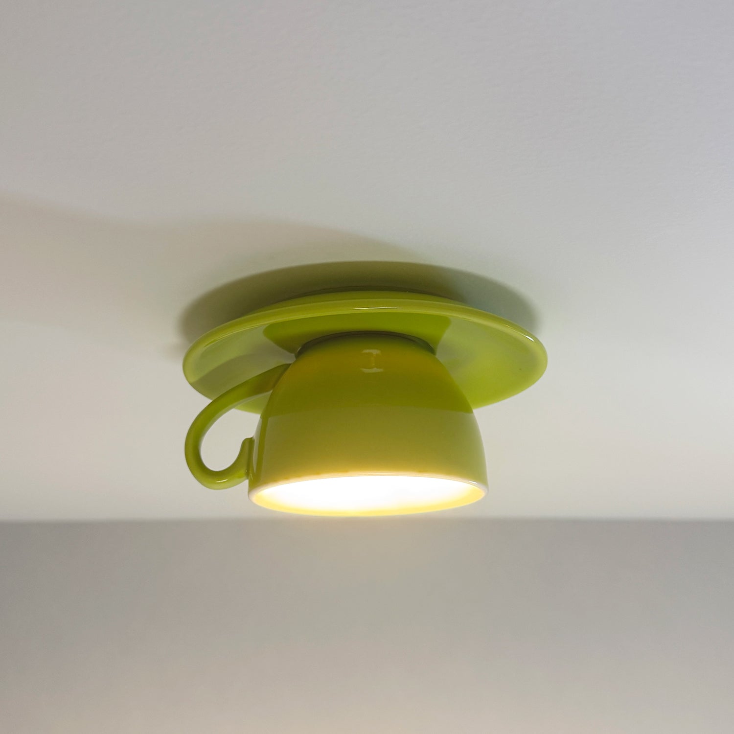 Valentina Lámpara de Techo Modern Coffee Cups Ceramic Flush Azul/Rosa/Amarillo — imagen 3 | Aura Lighting