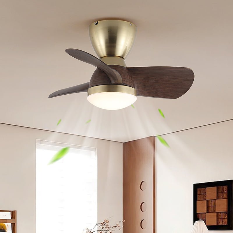 Ventilador de Techo Elora con estructura de metal de latón y aspas con veta de madera