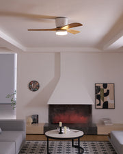 Ventilador de Techo Moderno de Madera Elena con Luz mostrando su diseño versátil