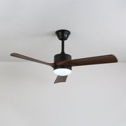 Ventilador de techo Evraeis instalado en un dormitorio.