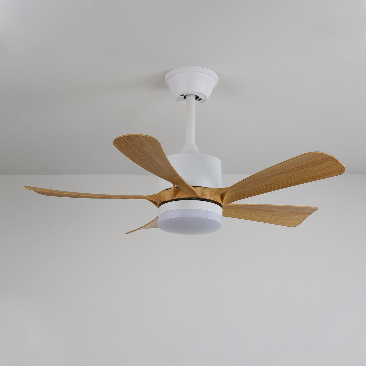 Iluminación ambiental del ventilador de techo Sylven con LED integrado