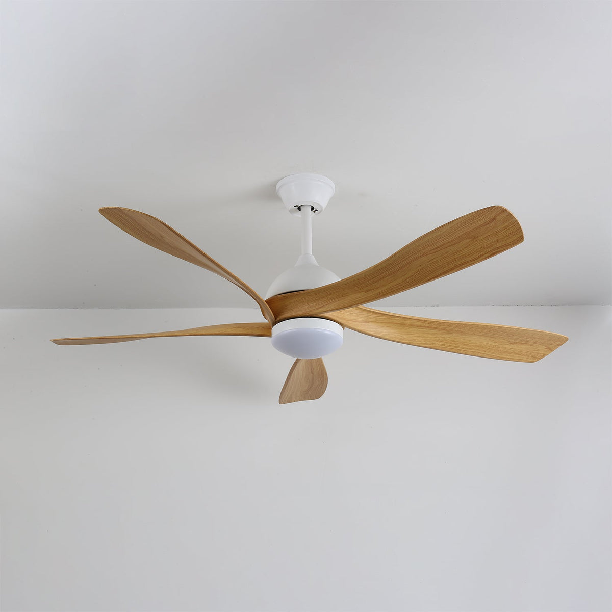 Ventilador de Techo Moderno Sylven con Luz y Acabado de Madera — imagen 22 | Aura Lighting